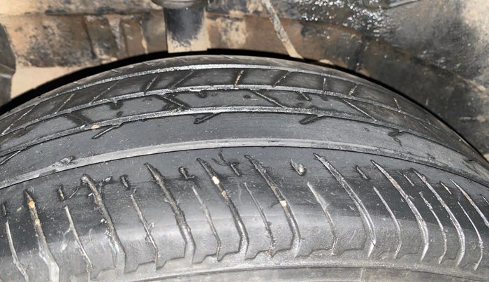 2018 Tata NEXON XM PETROL, CNG, Manual, 81,527 km, Right Rear Tyre Tread
