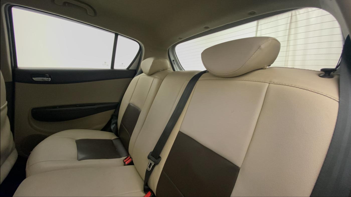 2010 Hyundai i20 MAGNA 1.2, Petrol, Manual, 61,164 km, Right Side Rear Door Cabin