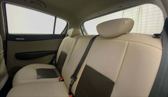 2010 Hyundai i20 MAGNA 1.2, Petrol, Manual, 61,164 km, Right Side Rear Door Cabin