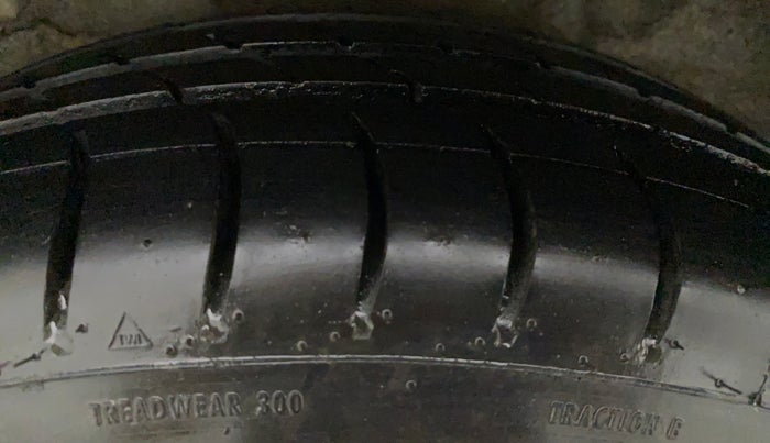 2010 Hyundai i20 MAGNA 1.2, Petrol, Manual, 61,164 km, Right Front Tyre Tread