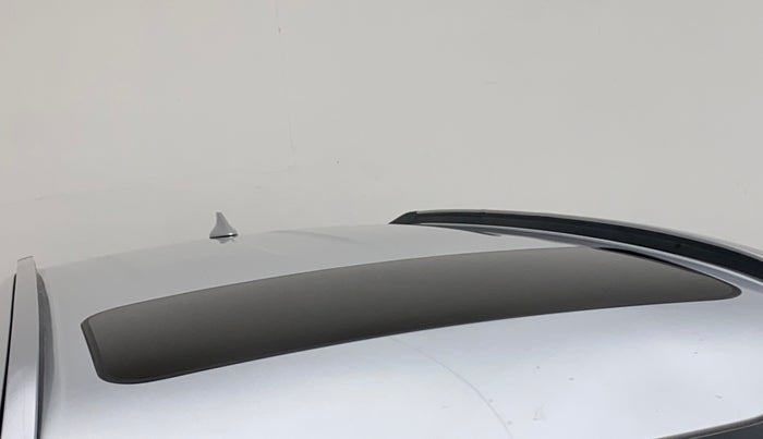 2022 KIA CARENS LUXURY PLUS 1.4 PETROL 6 STR, Petrol, Manual, 80,093 km, Moonroof/ Sunroof