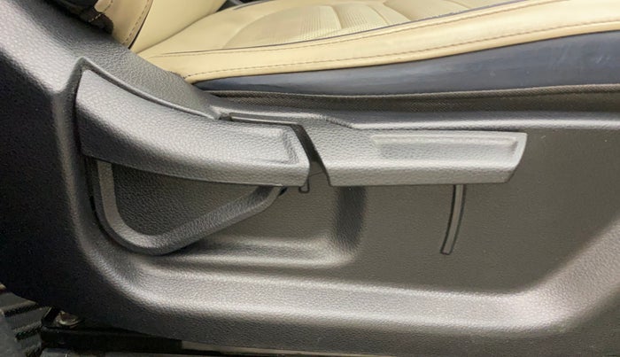 2022 KIA CARENS LUXURY PLUS 1.4 PETROL 6 STR, Petrol, Manual, 80,093 km, Driver Side Adjustment Panel