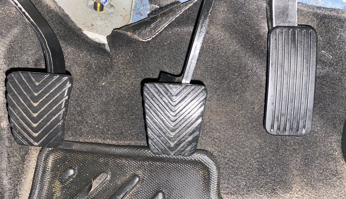 2022 KIA CARENS LUXURY PLUS 1.4 PETROL 6 STR, Petrol, Manual, 80,093 km, Pedals