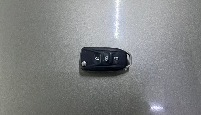 2018 Tata TIAGO NRG PETROL, Petrol, Manual, 76,021 km, Key Close Up