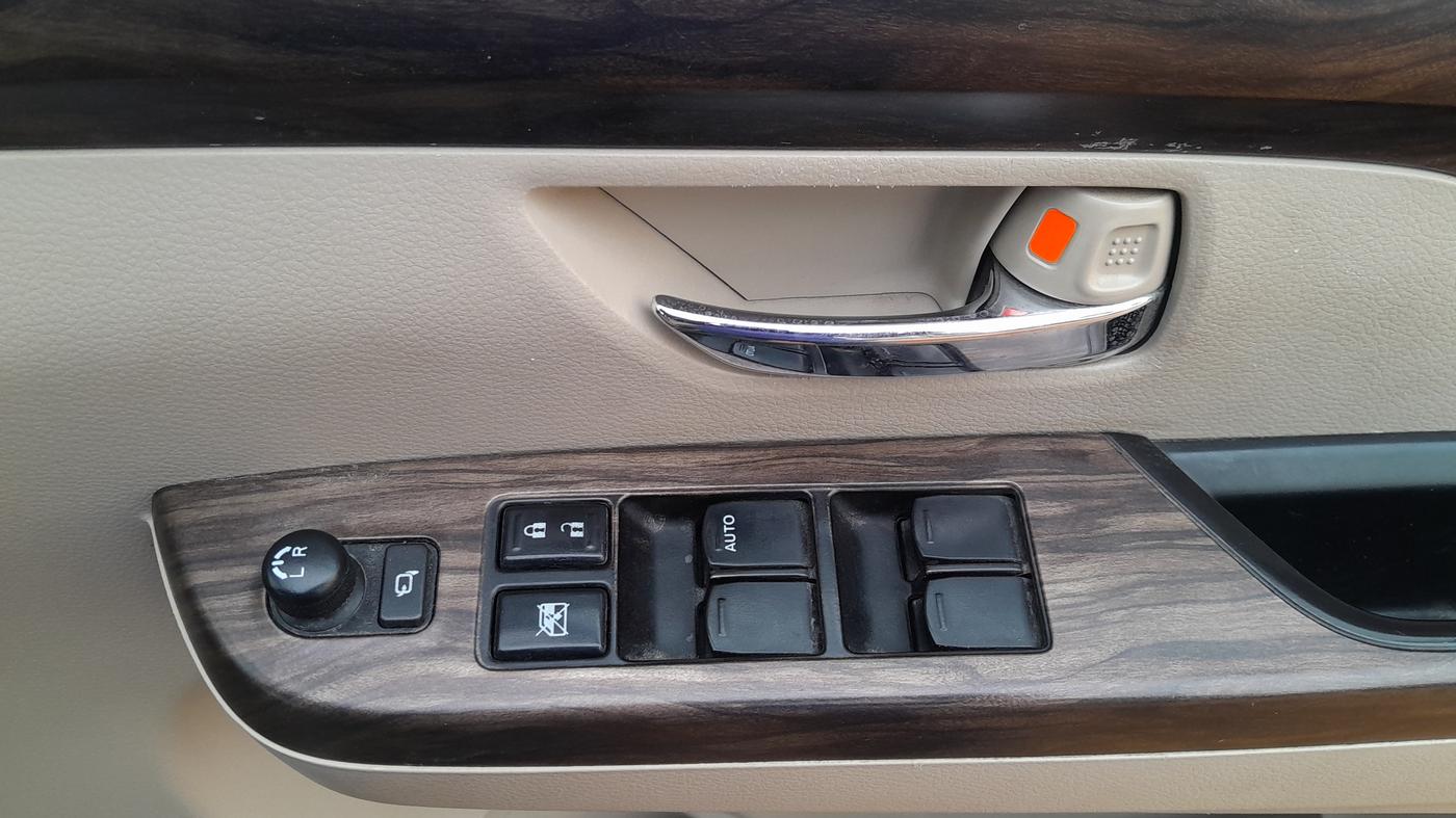 2020 Maruti Ertiga ZXI+ SHVS, Petrol, Manual, 42,160 km, Driver Side Door Panels Control