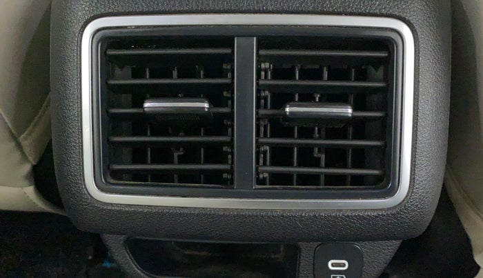 2021 Mahindra XUV700 AX 7 P MT 7 STR, Petrol, Manual, 32,048 km, Rear AC Vents