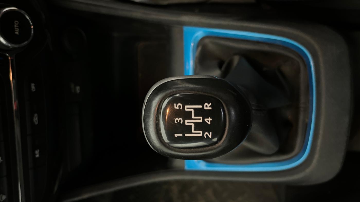 2023 Tata PUNCH CREATIVE  MT, Petrol, Manual, 15,089 km, Gear Lever