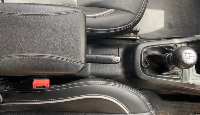 2016 Maruti Swift VXI O, Petrol, Manual, 1,08,803 km, Gear Lever