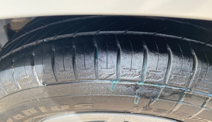 2016 Maruti Swift VXI O, Petrol, Manual, 1,08,803 km, Left Rear Tyre Tread
