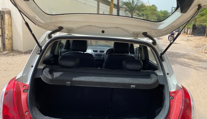 2016 Maruti Swift VXI O, Petrol, Manual, 1,08,803 km, Boot Inside