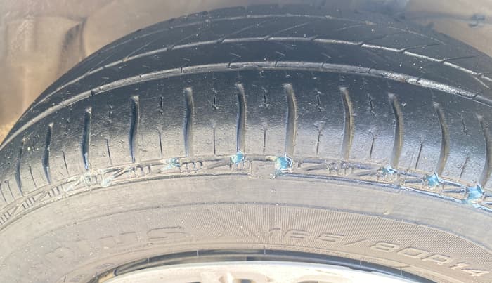2016 Maruti Swift VXI O, Petrol, Manual, 1,08,803 km, Right Front Tyre Tread
