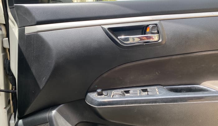 2016 Maruti Swift VXI O, Petrol, Manual, 1,08,803 km, Driver Side Door Panels Control
