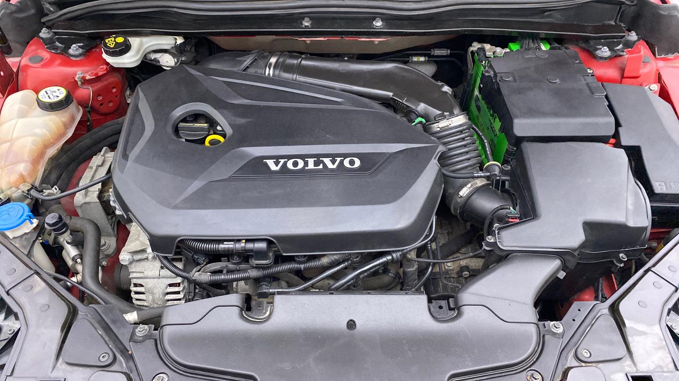 2015 Volvo V40 Cross Country T4 MOMENTUM, Petrol, Automatic, 21,635 km, Open Bonet