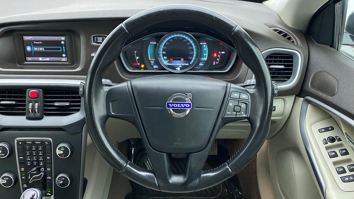 2015 Volvo V40 Cross Country T4 MOMENTUM, Petrol, Automatic, 21,635 km, Steering Wheel Close Up