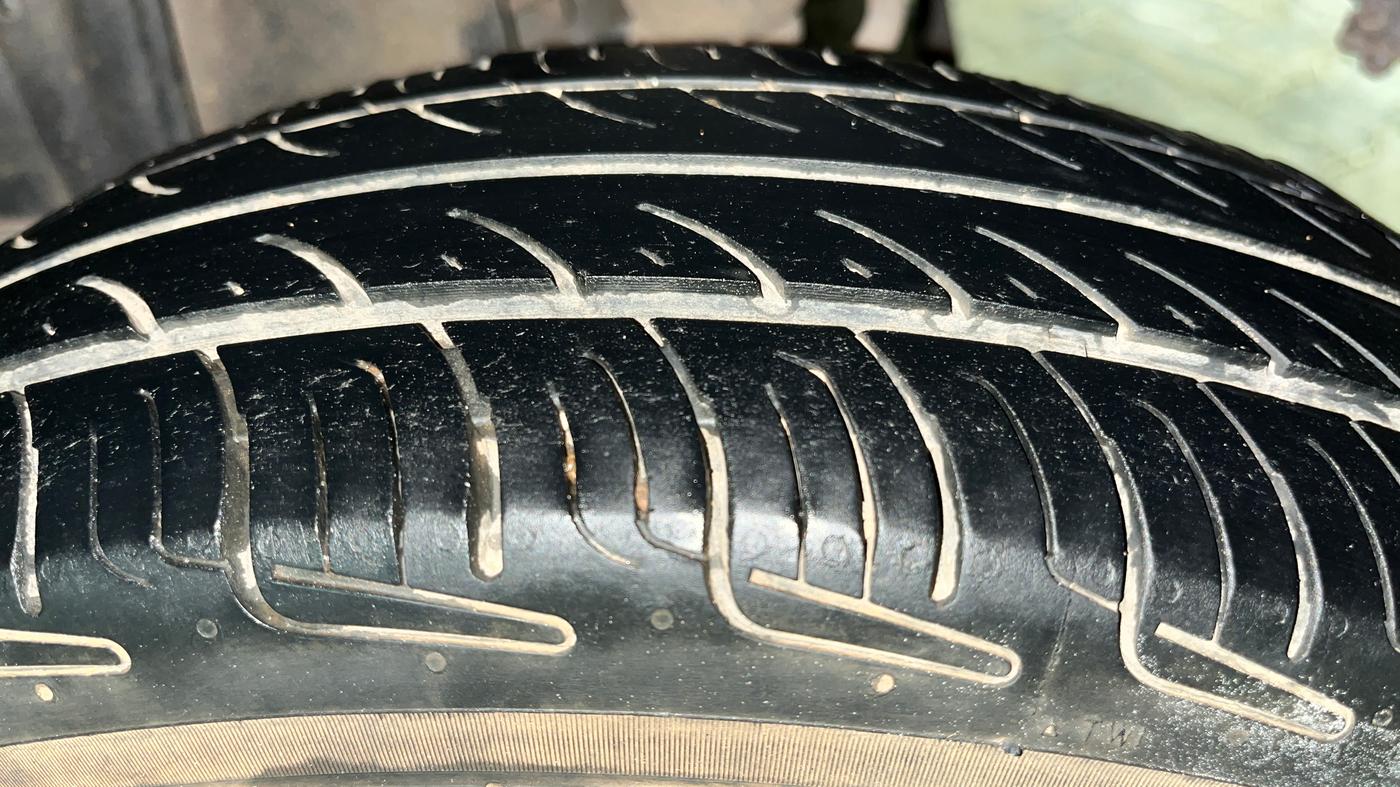 2015 Maruti Alto 800 LXI, Petrol, Manual, 75,898 km, Left Rear Tyre Tread