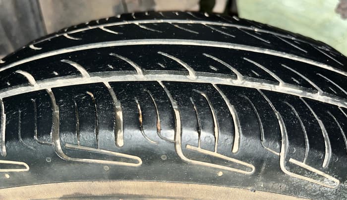 2015 Maruti Alto 800 LXI, Petrol, Manual, 75,898 km, Left Rear Tyre Tread