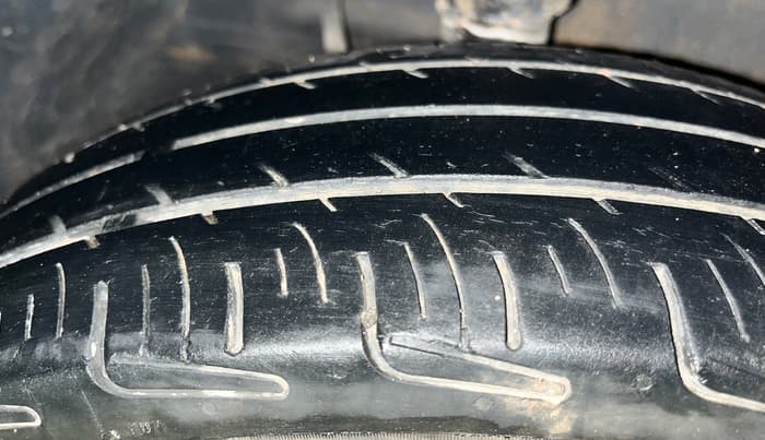 2015 Maruti Alto 800 LXI, Petrol, Manual, 75,898 km, Right Front Tyre Tread
