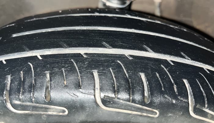 2015 Maruti Alto 800 LXI, Petrol, Manual, 75,898 km, Left Front Tyre Tread