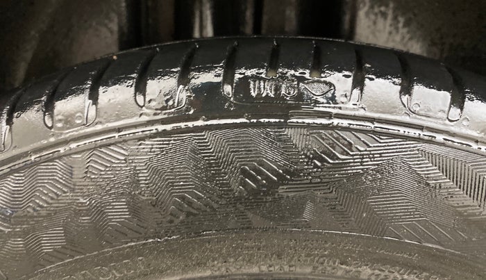 2017 Skoda Rapid AMBITION 1.5 TDI, Diesel, Manual, 1,02,417 km, Right Rear Tyre Tread