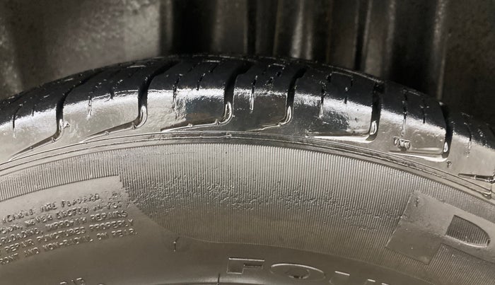 2017 Skoda Rapid AMBITION 1.5 TDI, Diesel, Manual, 1,02,417 km, Left Rear Tyre Tread