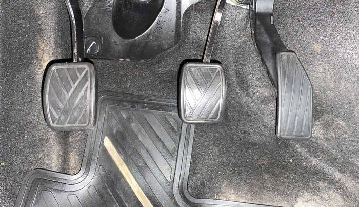 2017 Maruti IGNIS DELTA 1.2, Petrol, Manual, 1,04,359 km, Pedals