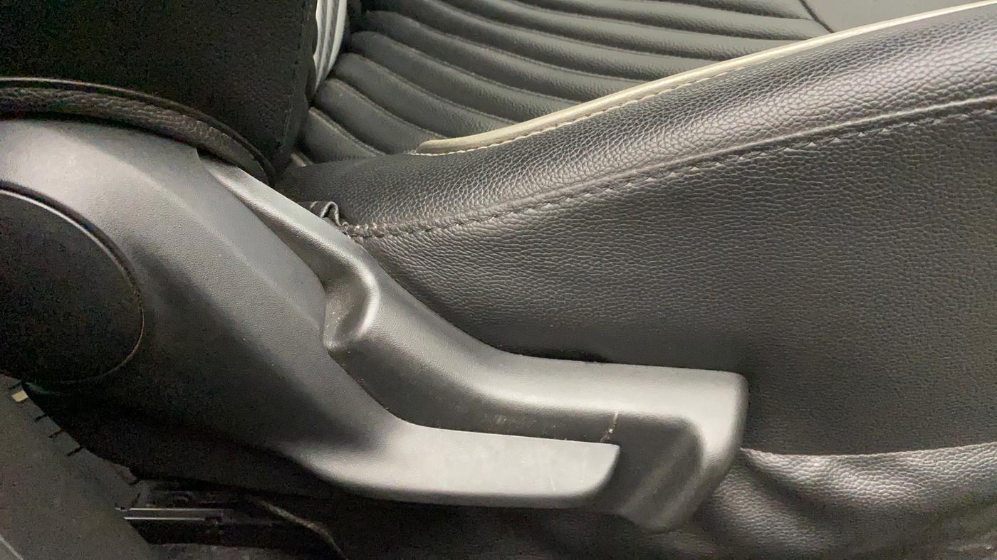 2017 Maruti IGNIS DELTA 1.2, Petrol, Manual, 1,04,359 km, Driver Side Adjustment Panel
