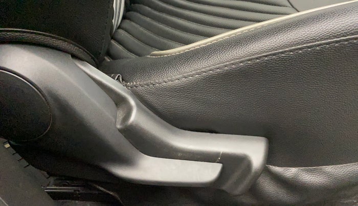 2017 Maruti IGNIS DELTA 1.2, Petrol, Manual, 1,04,359 km, Driver Side Adjustment Panel