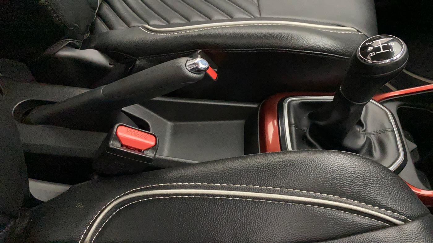 2017 Maruti IGNIS DELTA 1.2, Petrol, Manual, 1,04,359 km, Gear Lever
