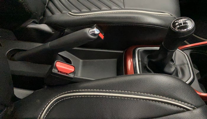 2017 Maruti IGNIS DELTA 1.2, Petrol, Manual, 1,04,359 km, Gear Lever