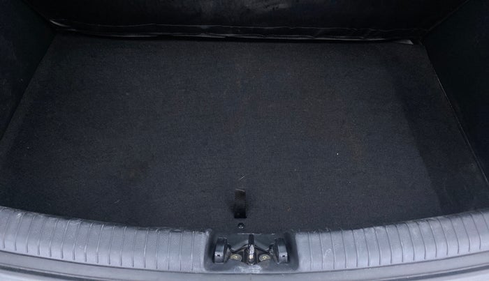 2017 Hyundai Grand i10 MAGNA 1.2 VTVT, Petrol, Manual, 25,378 km, Boot Inside