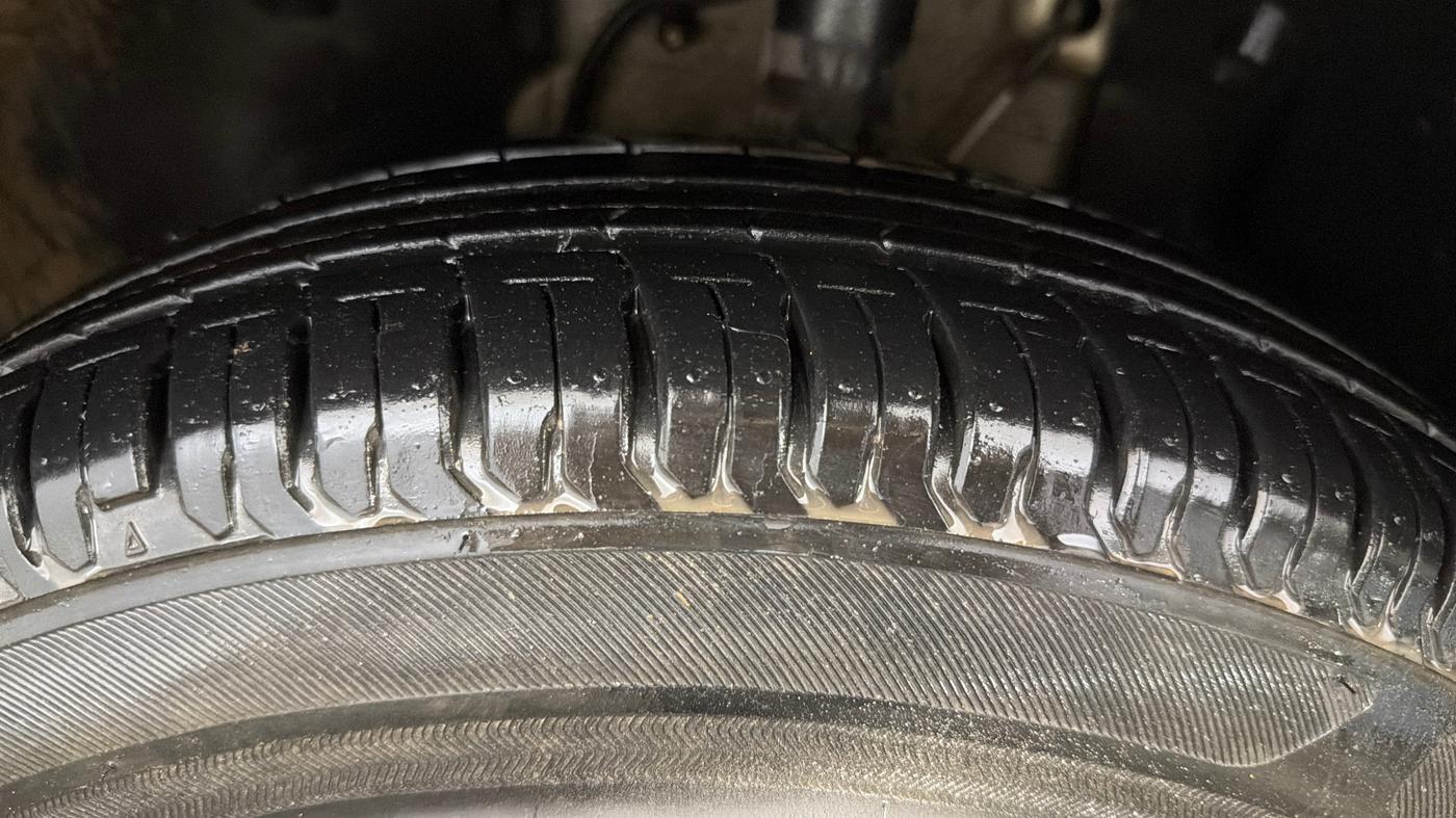 2020 Tata ALTROZ XE PETROL, CNG, Manual, 57,079 km, Left Front Tyre Tread