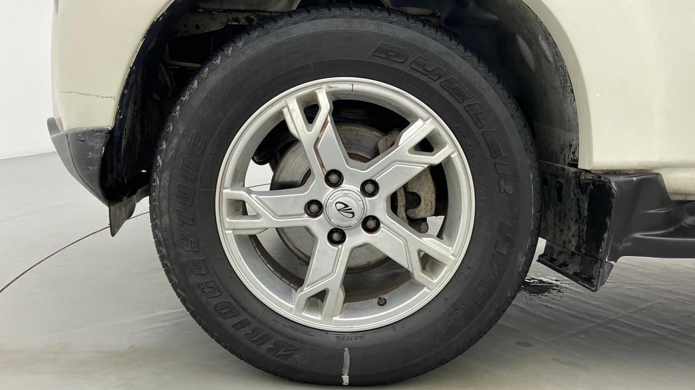 2016 Mahindra Scorpio S10, Diesel, Manual, 56,313 km, Left Front Wheel