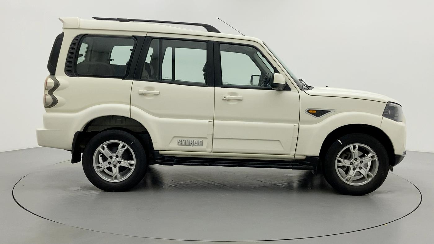 2016 Mahindra Scorpio S10, Diesel, Manual, 56,313 km, Right Side View