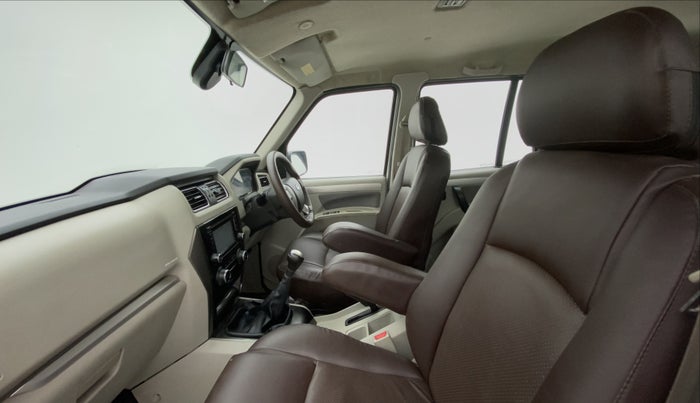 2016 Mahindra Scorpio S10, Diesel, Manual, 56,313 km, Right Side Front Door Cabin