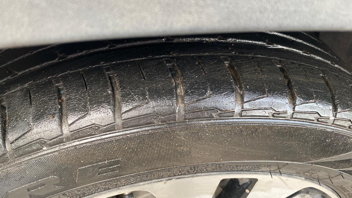 2021 MG HECTOR PLUS SHARP 1.5 PETROL TURBO DCT 6-STR, Petrol, Automatic, 64,914 km, Left Front Tyre Tread