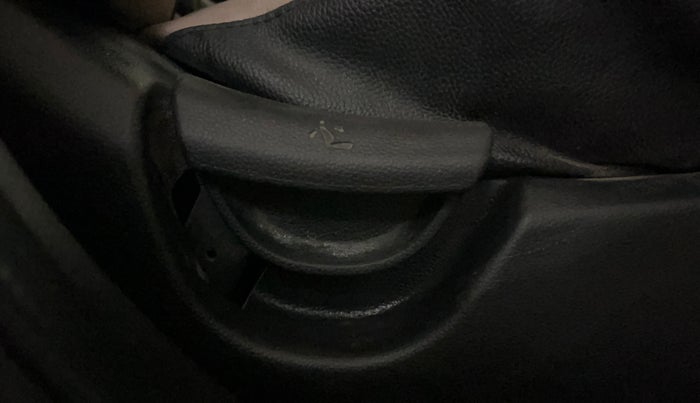 2017 Hyundai Grand i10 MAGNA AT 1.2 KAPPA VTVT, Petrol, Automatic, 68,959 km, Driver Side Adjustment Panel