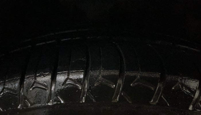 2017 Hyundai Grand i10 MAGNA AT 1.2 KAPPA VTVT, Petrol, Automatic, 68,959 km, Right Front Tyre Tread