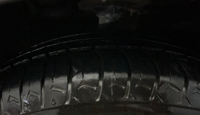 2017 Hyundai Grand i10 MAGNA AT 1.2 KAPPA VTVT, Petrol, Automatic, 68,959 km, Left Front Tyre Tread