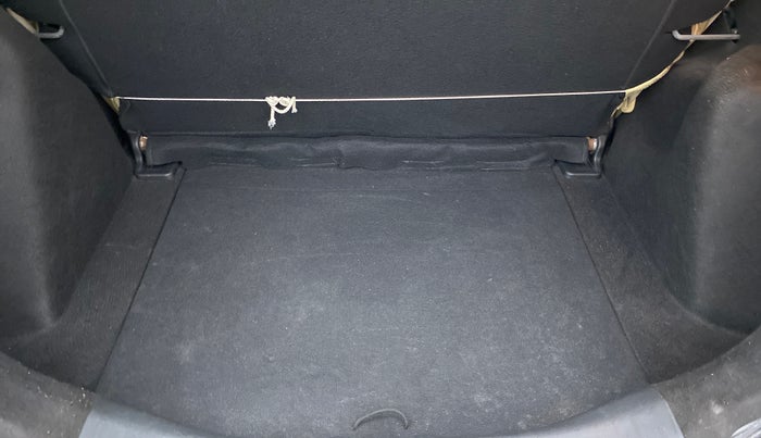 2016 Honda Jazz 1.2 V MT, Petrol, Manual, 18,757 km, Boot Inside