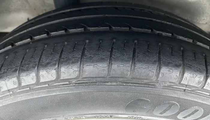 2016 Honda Jazz 1.2 V MT, Petrol, Manual, 18,757 km, Right Rear Tyre Tread