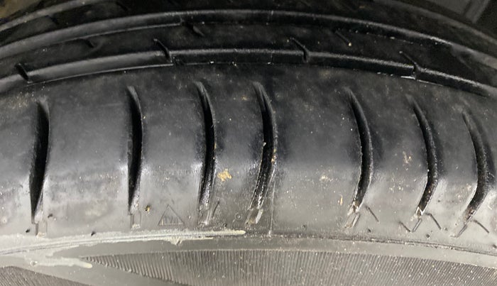 2016 Datsun Go Plus A, Petrol, Manual, 70,236 km, Right Front Tyre Tread