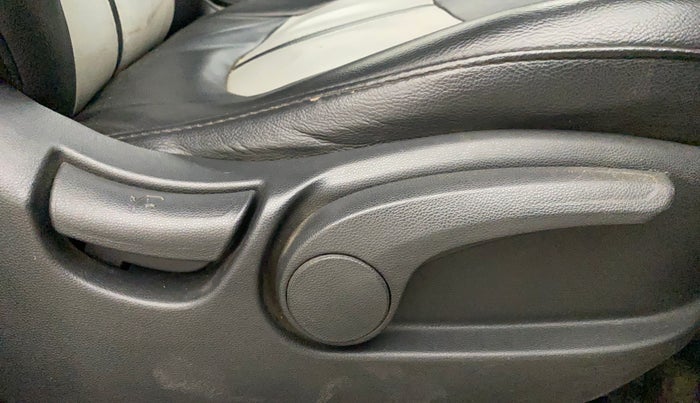 2017 Hyundai Creta S PLUS 1.4 DIESEL, Diesel, Manual, 1,17,398 km, Driver Side Adjustment Panel