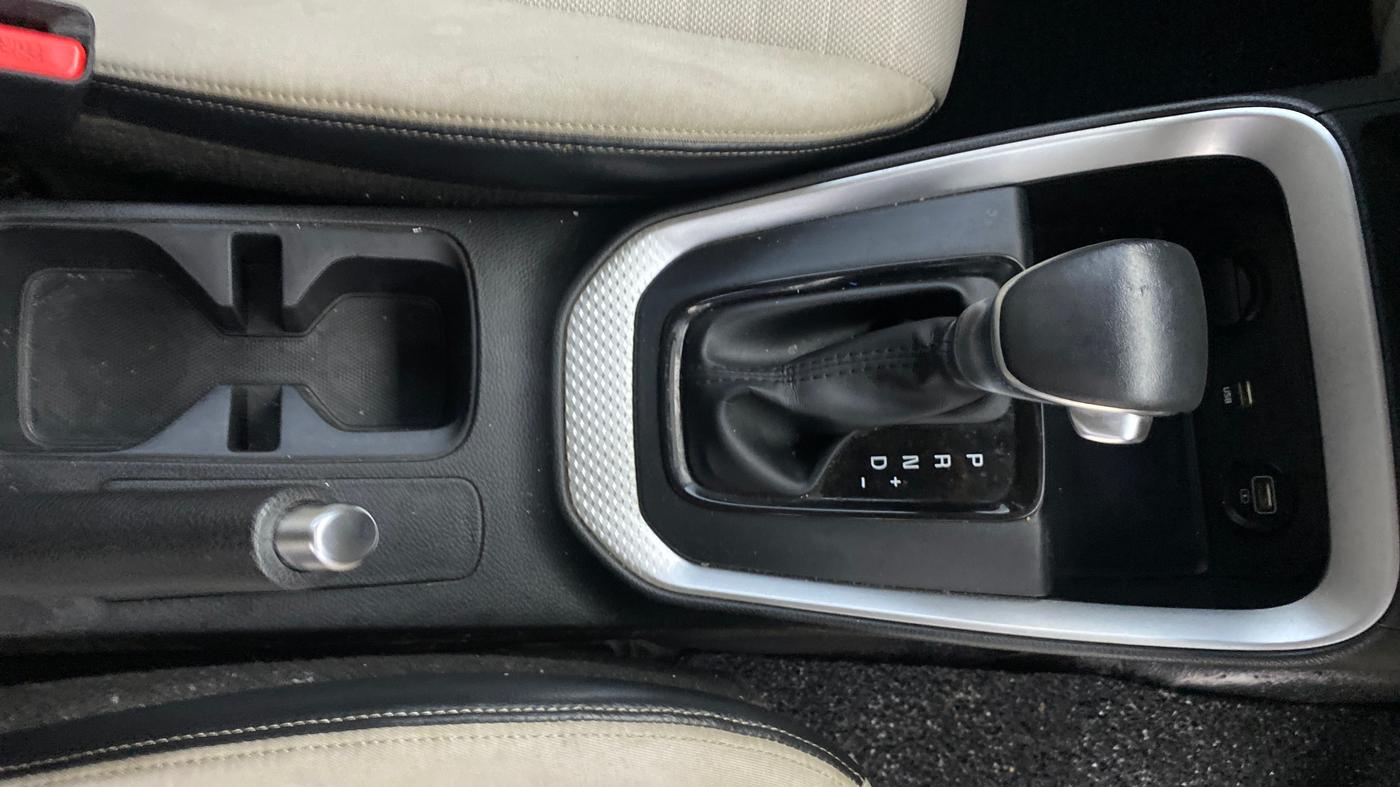 2022 KIA SONET HTX 1.5 AT, Diesel, Automatic, 79,853 km, Gear Lever