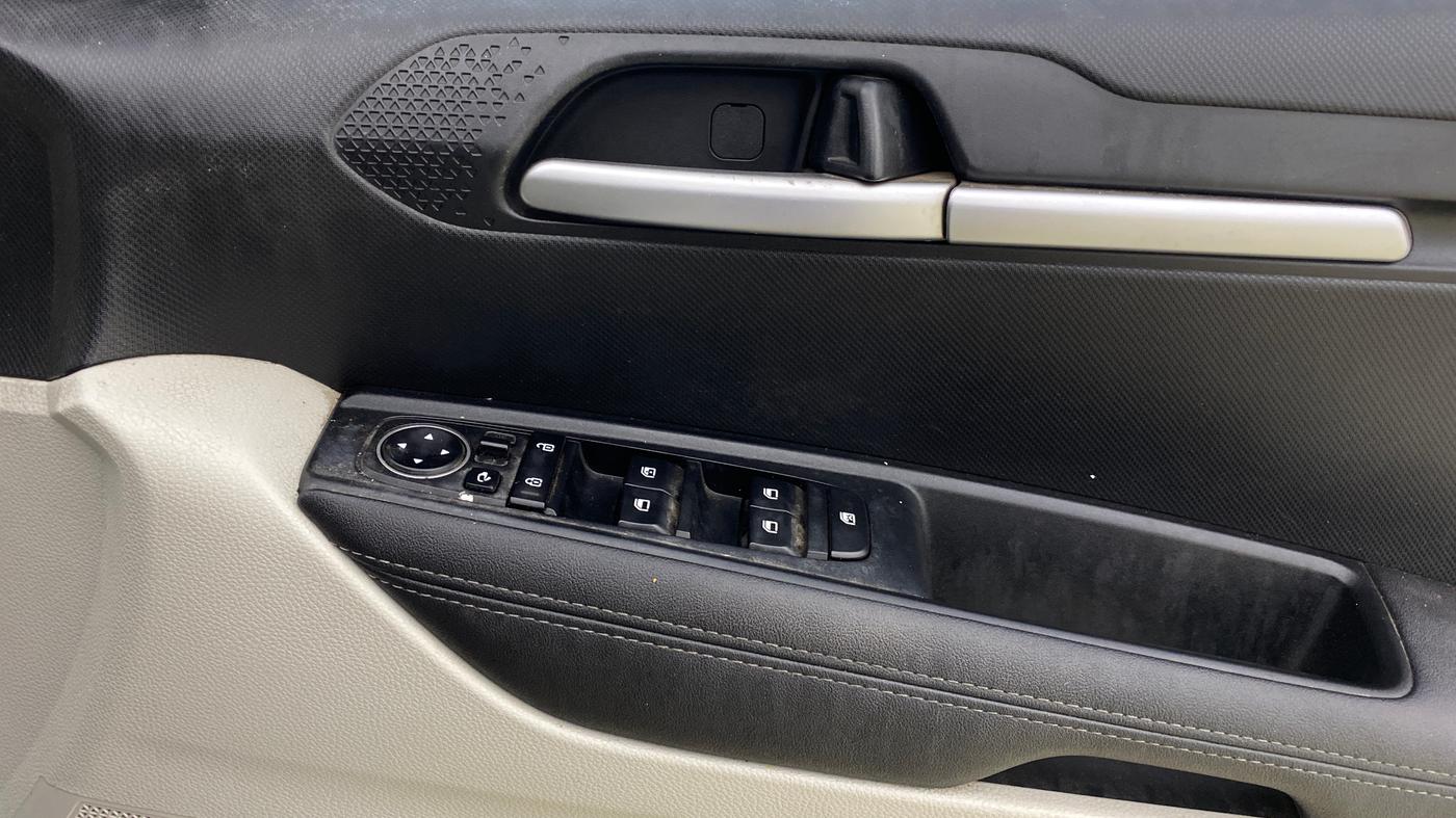 2022 KIA SONET HTX 1.5 AT, Diesel, Automatic, 79,853 km, Driver Side Door Panels Control