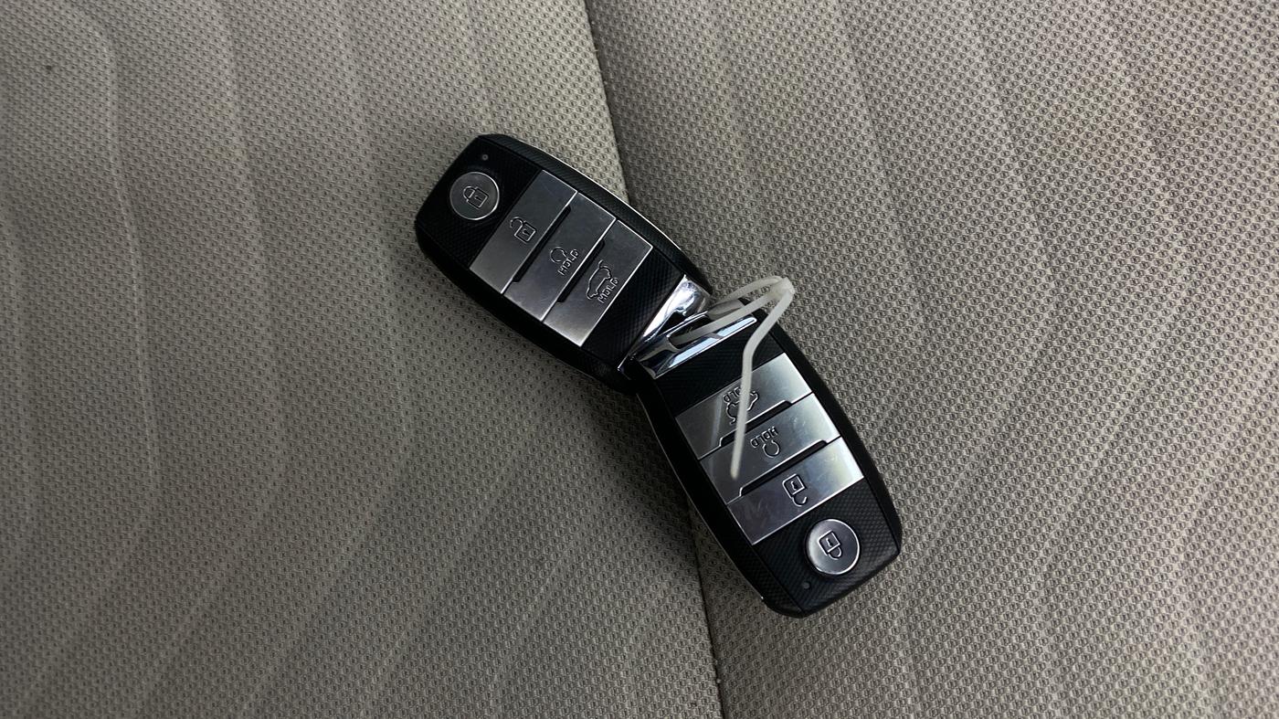 2022 KIA SONET HTX 1.5 AT, Diesel, Automatic, 79,853 km, Key Close Up