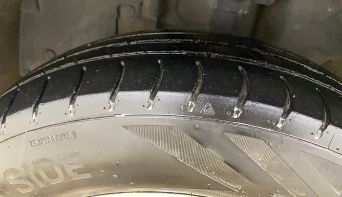 2017 Renault Kwid CLIMBER 1.0, Petrol, Manual, 99,228 km, Left Front Tyre Tread