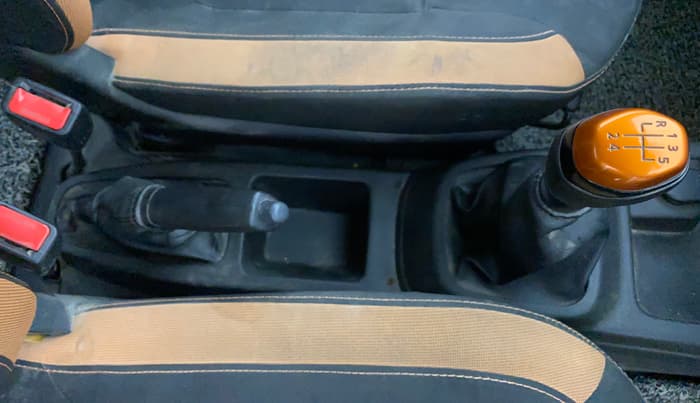 2017 Renault Kwid CLIMBER 1.0, Petrol, Manual, 99,228 km, Gear Lever