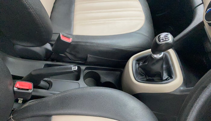 2016 Hyundai Grand i10 SPORTZ 1.2 KAPPA VTVT, Petrol, Manual, 1,36,544 km, Gear Lever