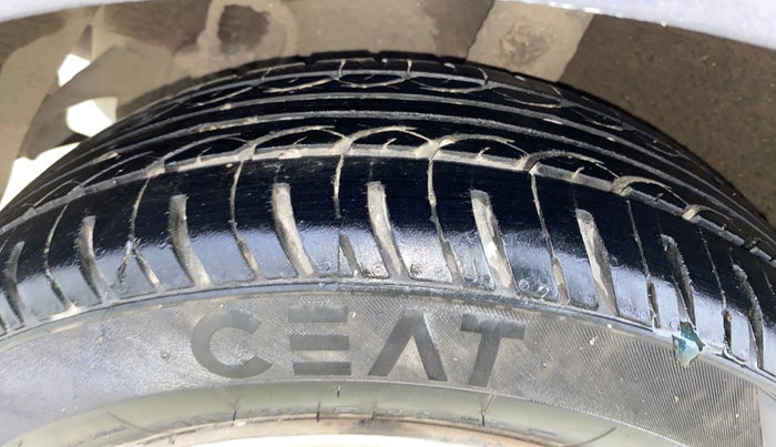 2016 Hyundai Grand i10 SPORTZ 1.2 KAPPA VTVT, Petrol, Manual, 1,36,544 km, Right Rear Tyre Tread