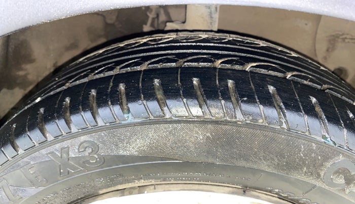 2016 Hyundai Grand i10 SPORTZ 1.2 KAPPA VTVT, Petrol, Manual, 1,36,544 km, Right Front Tyre Tread